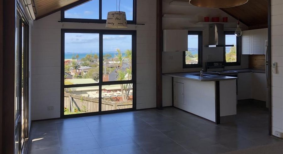  at 2/124 Bucklands Beach Road, Bucklands Beach, Manukau City, Auckland