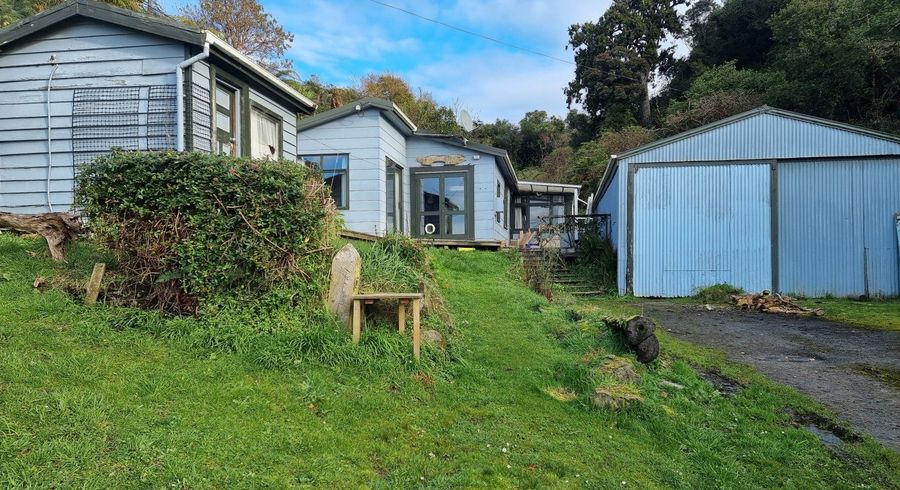  at 24 Dundee Street, Halfmoon Bay / Oban, Stewart Island