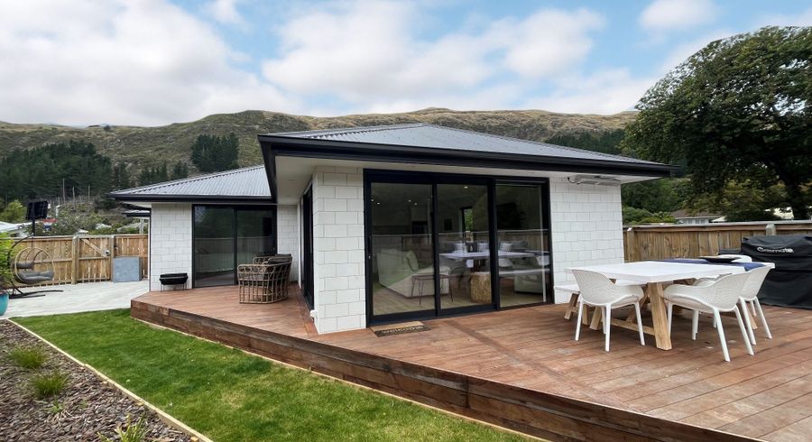  at 52 Whitfield Street, Sumner, Christchurch City, Canterbury