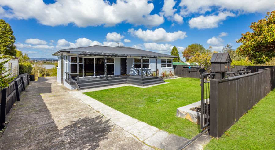  at 6 Lucas Place, Weymouth, Manukau City, Auckland