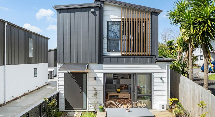  at 8A Tahinga Street, Northcote, North Shore City, Auckland