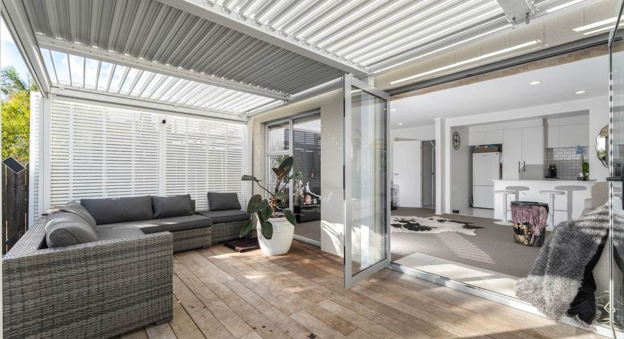  at 2/50 Target Road, Totara Vale, North Shore City, Auckland