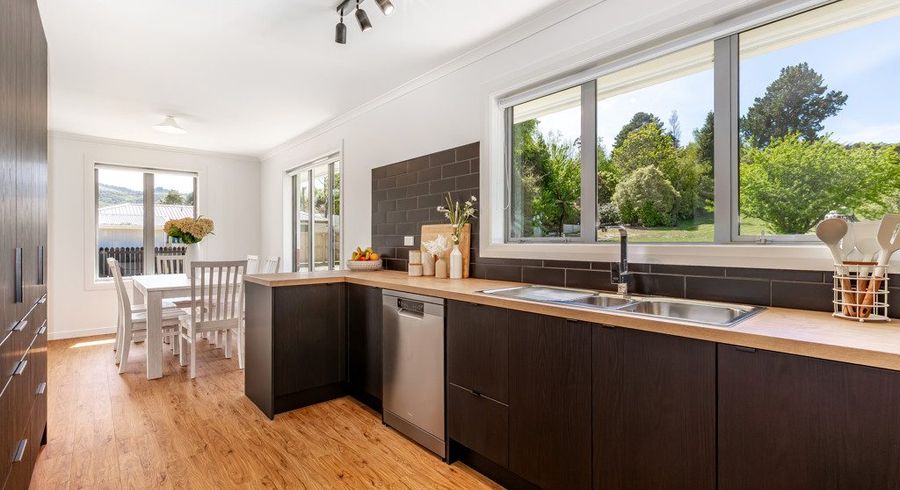  at 33 Moeraki Road, Maoribank, Upper Hutt, Wellington