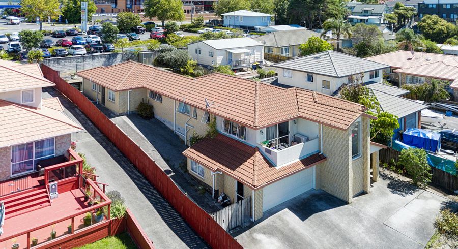  at 15 Millstream Drive, Henderson, Auckland