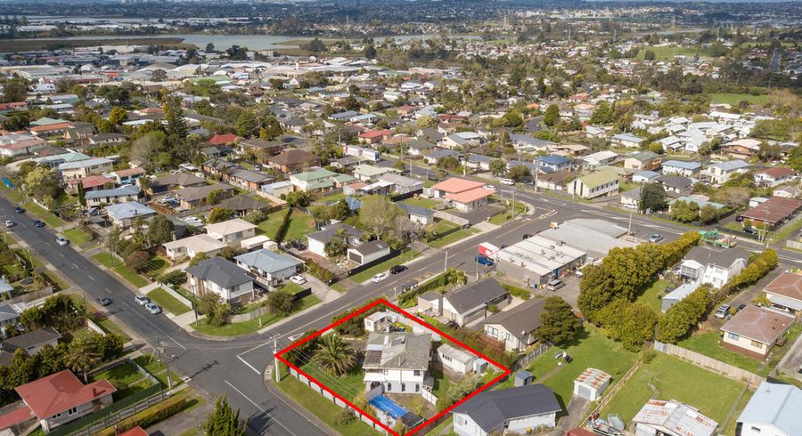  at 18 Phelps Place, Glendene, Auckland