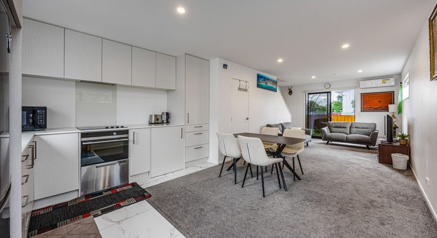  at 1/6 St Leonards Road, Kelston, Waitakere City, Auckland