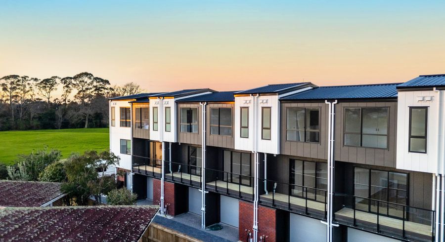  at 32 Tiraumea Drive, Pakuranga, Manukau City, Auckland