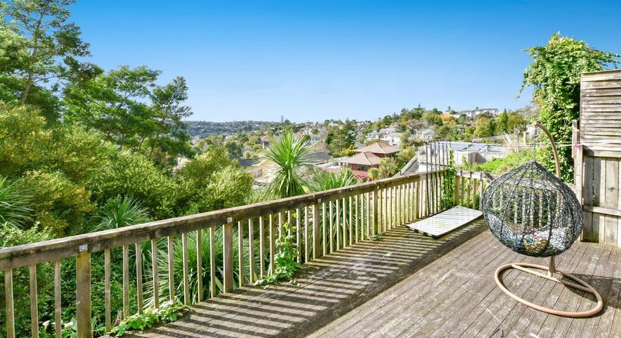  at 579 East Coast Road, Browns Bay, Auckland