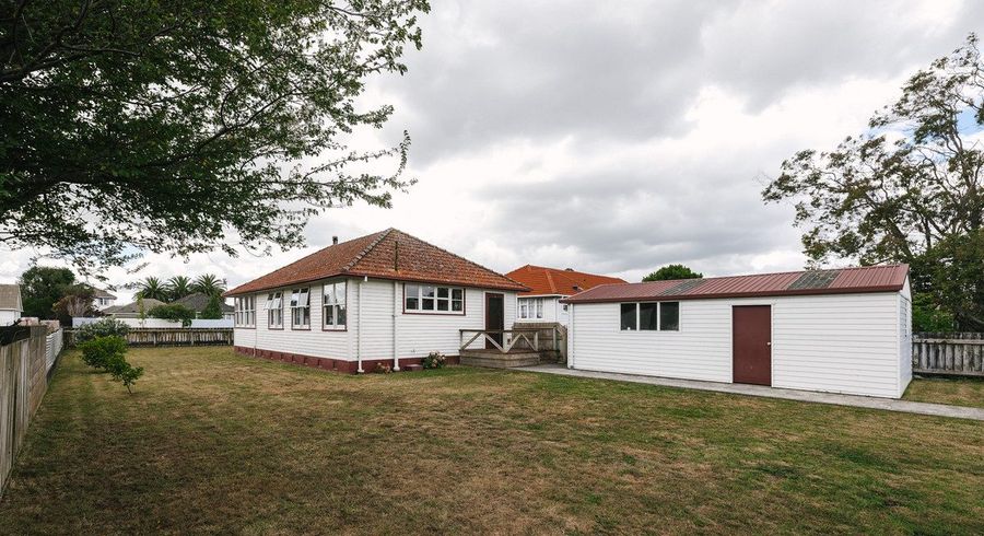  at 24 Thames Street, Roslyn, Palmerston North