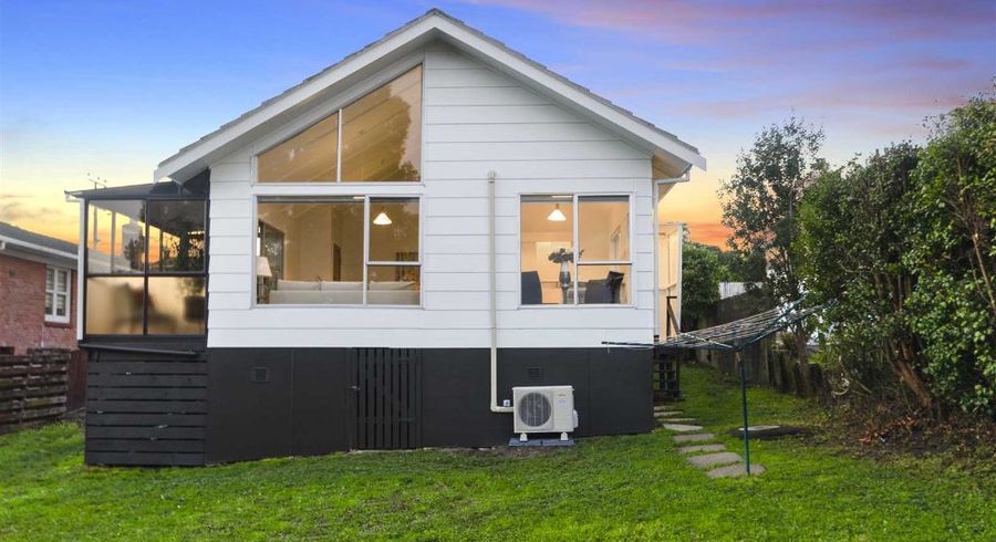  at 2/22 Roberts Road, Glenfield, North Shore City, Auckland