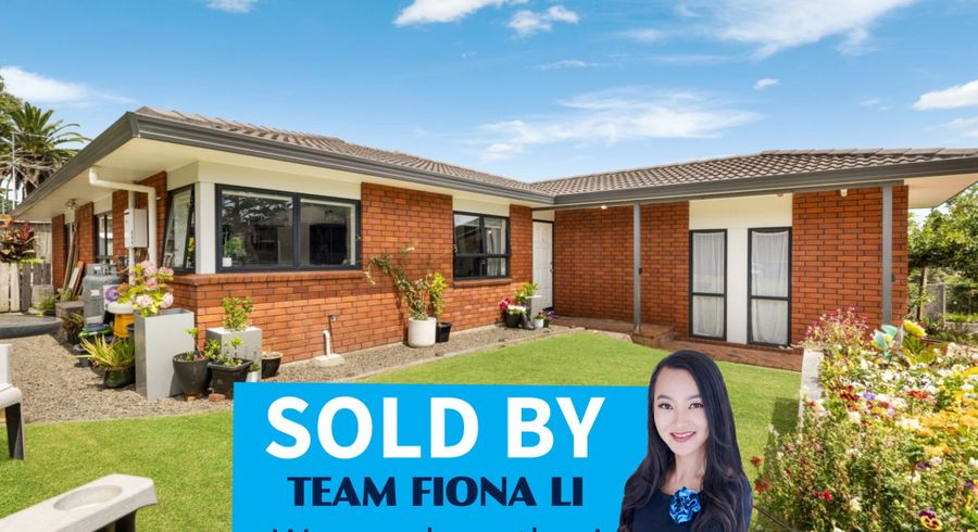  at 2/8 Lochend Place, Highland Park, Auckland