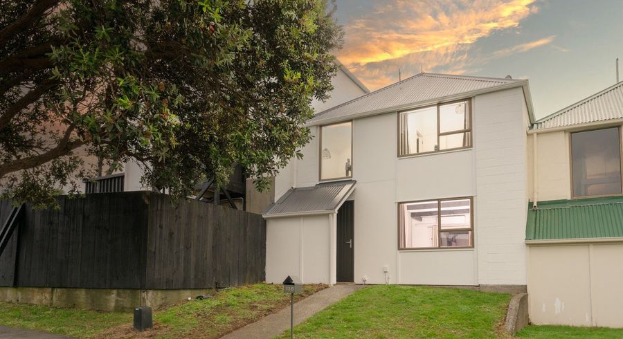  at 138 Akaroa Drive, Maupuia, Wellington
