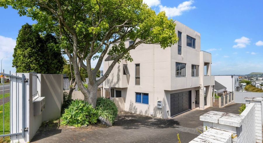  at 1/73 Takutai Avenue, Half Moon Bay, Manukau City, Auckland