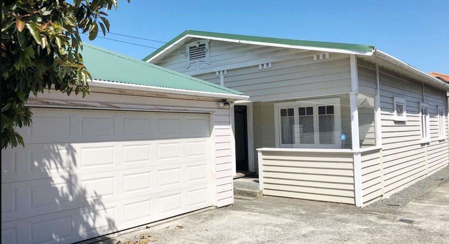  at 2/14 Panorama, Mount Wellington, Auckland City, Auckland