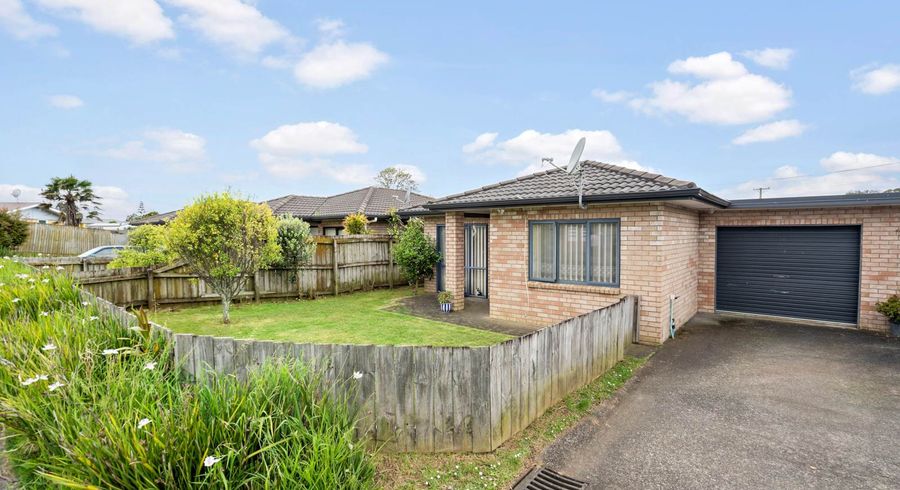 at 8/11 Lawford Place, Mangere, Auckland
