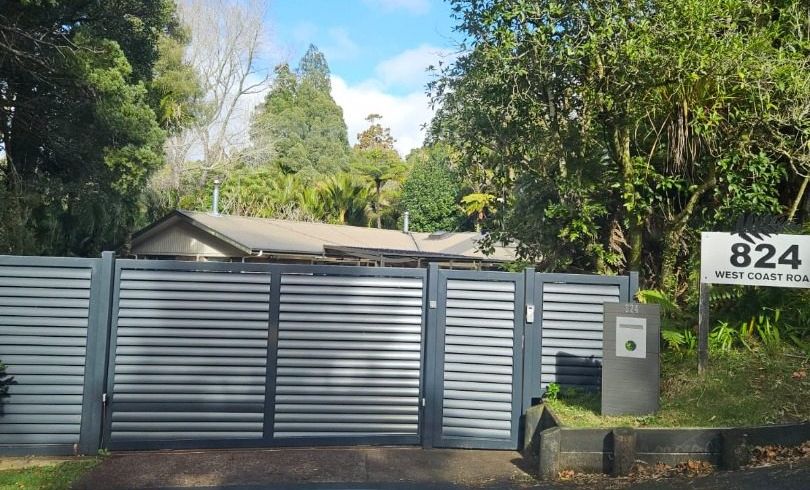  at 824 West Coast Road, Oratia, Waitakere City, Auckland