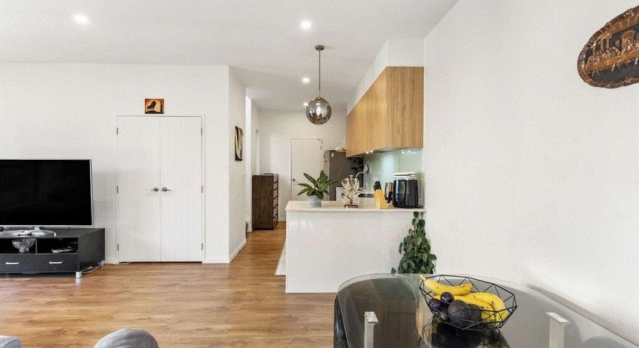  at 16/26 Springvale Drive, Fairview Heights, North Shore City, Auckland