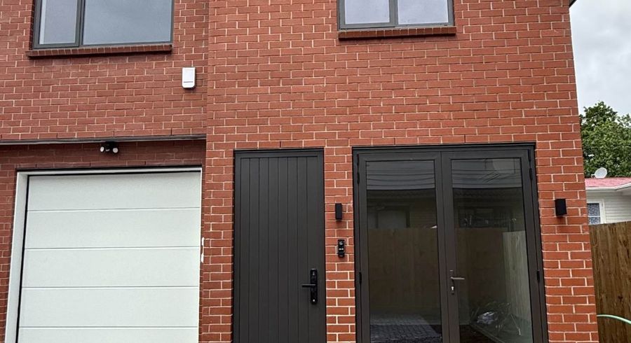  at 4/28 Pinedale Place, Henderson, Waitakere City, Auckland