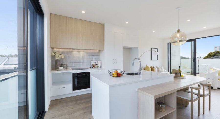  at 2/6 Shakespeare Road, Milford, North Shore City, Auckland