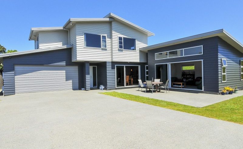  at 8 Glen Iris Grove, Woburn, Lower Hutt