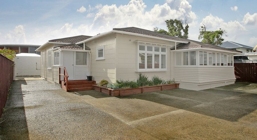  at 143 Rongotai Road, Kilbirnie, Wellington