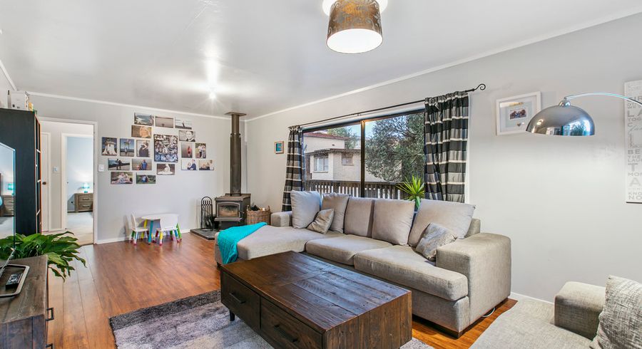  at 2/64 Carlisle Road, Browns Bay, Auckland