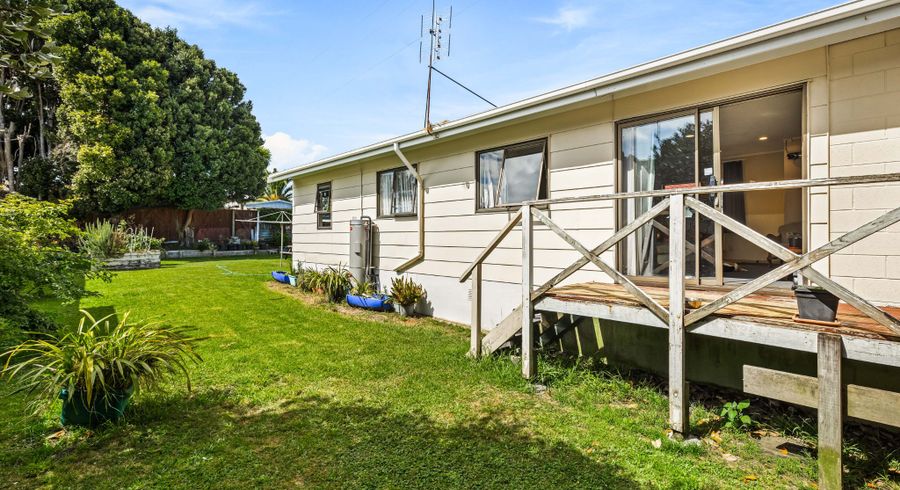  at 2/13 Paton Avenue, Te Atatu South, Waitakere City, Auckland