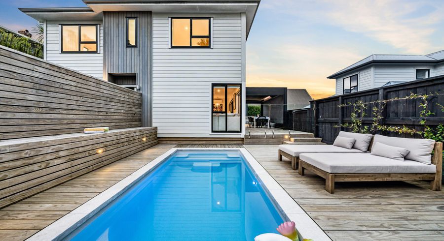  at 2/70 St Johns Road, Meadowbank, Auckland