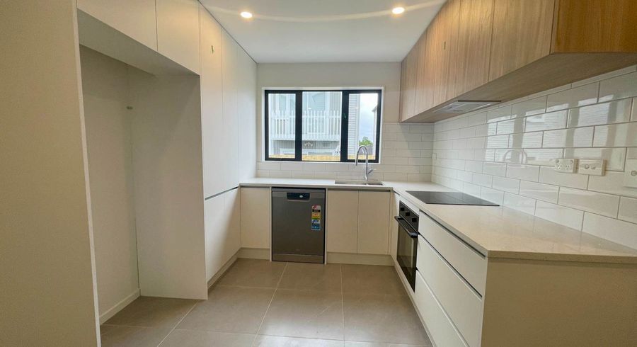  at 3/15 Holland Avenue, Point England, Auckland City, Auckland