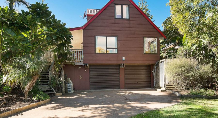  at 5 Newport Place, Forrest Hill, Auckland