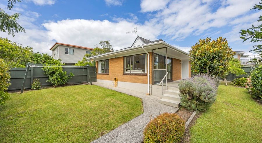  at 1/18 Kauri Glen Road, Northcote, North Shore City, Auckland