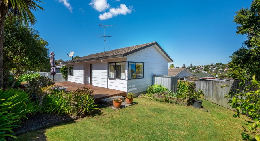  at 1/10 Atlantis Place, Tōtara Vale, Auckland