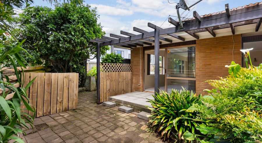  at 2/23 Fairview Road, Papatoetoe, Manukau City, Auckland