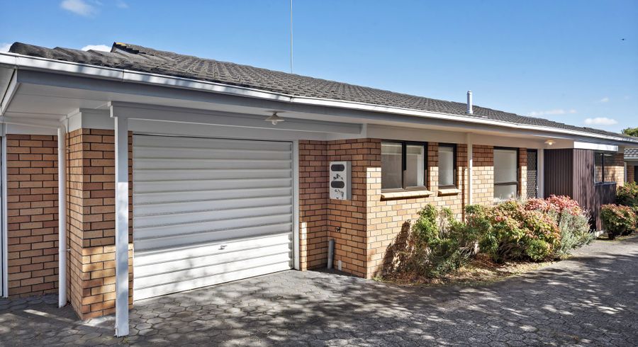  at 2/10 Bolton Street, Blockhouse Bay, Auckland City, Auckland