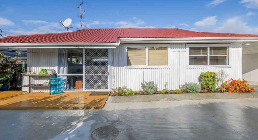  at 2/15 Rosebank Road, Papatoetoe, Auckland