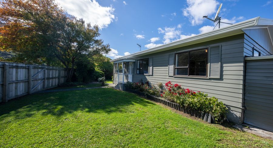  at 1/6 Laredo Grove, Totara Park, Upper Hutt