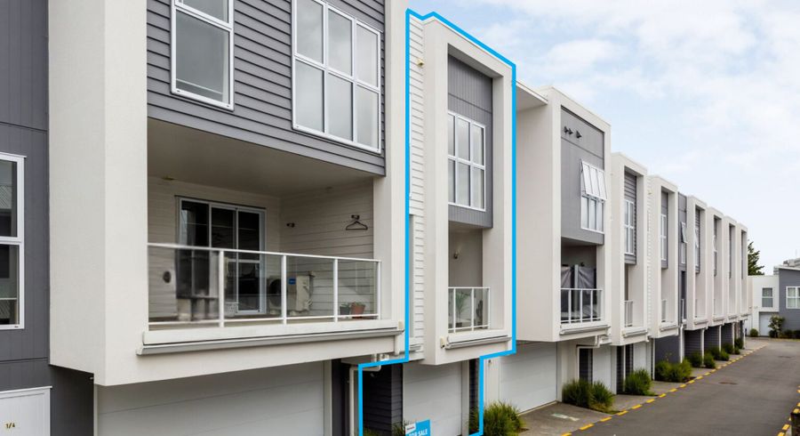  at 2/4 Palmerston Street, Hamilton Central, Hamilton