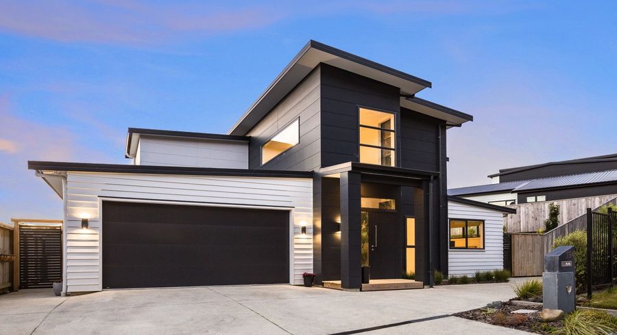  at 194 Navigation Drive, Whitby, Porirua