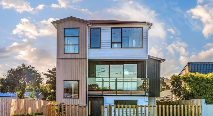  at 4/858 East Coast Road, Northcross, North Shore City, Auckland