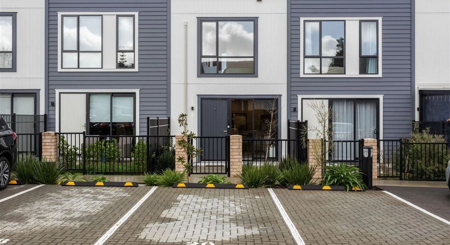  at 18 Patariki Way, Beach Haven, Auckland