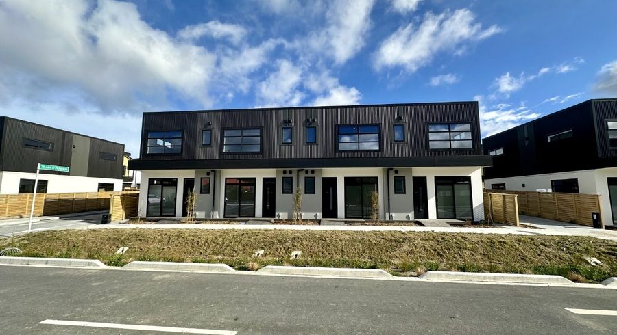  at 4B / 13 The Strand, Wainuiomata, Lower Hutt, Wellington