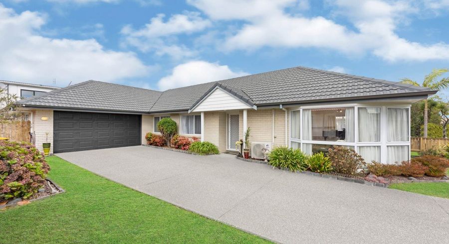  at 8 Headcorn Place, Botany Downs, Manukau City, Auckland