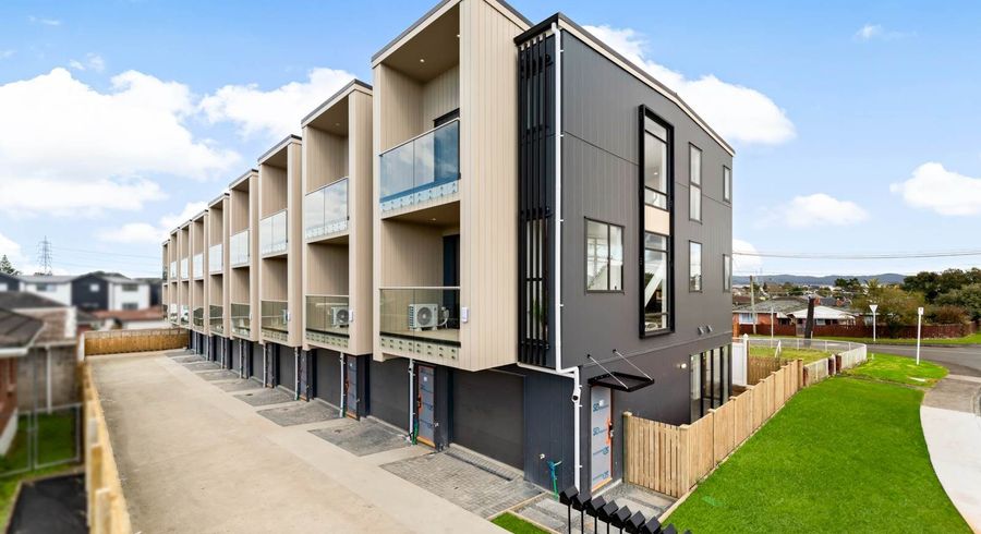  at 4/4 Toru Street, Te Atatu Peninsula, Waitakere City, Auckland