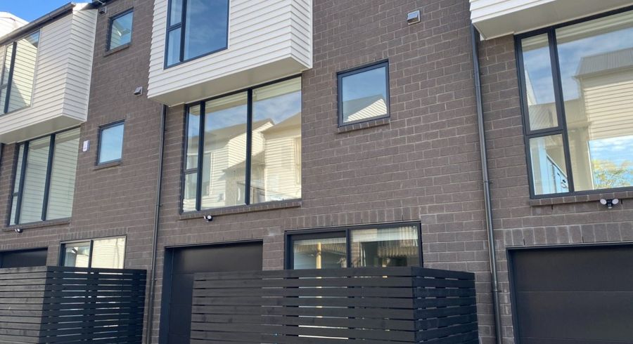  at 3/1 Fruitvale Road, New Lynn, Auckland
