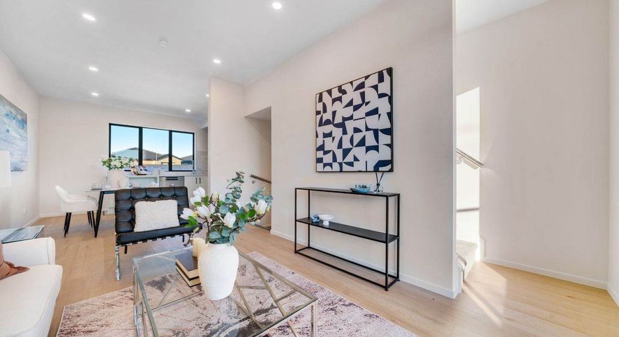  at 1/32 Tiraumea Drive, Pakuranga, Manukau City, Auckland