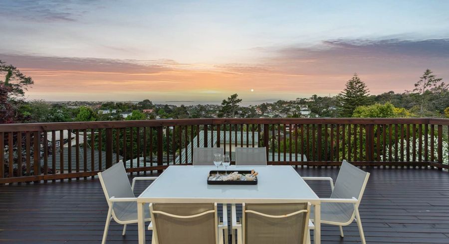  at 1/547 East Coast Road, Browns Bay, Auckland