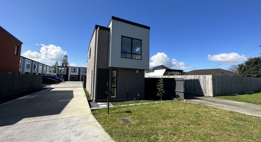  at 1/5 Hikurangi Street, Te Atatu Peninsula, Auckland