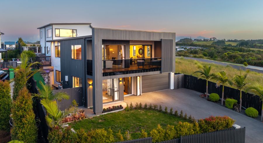  at 4 Hapukupuku Avenue, Beachlands, Manukau City, Auckland