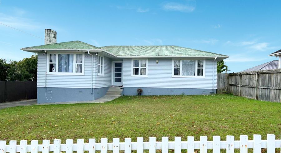  at 25 Sylvan Crescent, Te Atatu South, Waitakere City, Auckland