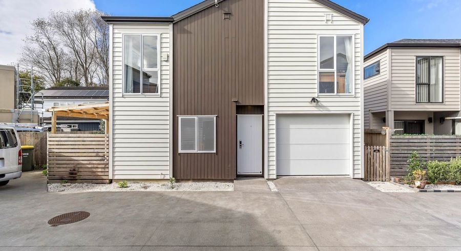  at 8 Seaside Place, Pakuranga, Manukau City, Auckland
